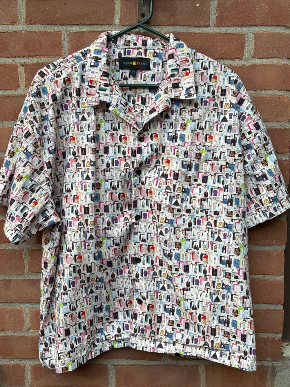 Teddy Fresh Multicolor All Over Photo Print Short Sleeve Button Up Men's XL